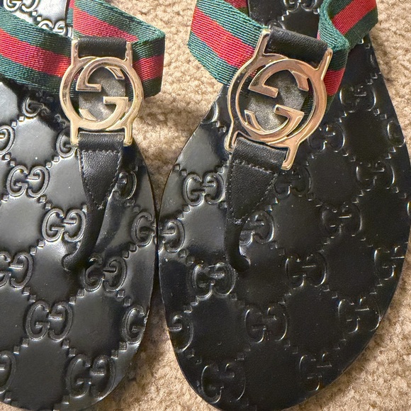 Gucci Black Flip Flops with Green and Red Straps, gold logo - Picture 7 of 9